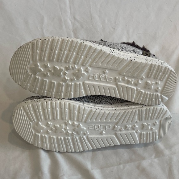 HEY DUDE WENDY SALT AND PEPPER Lightweight Slip-On Women’s Shoe Sz 5 NWT - Picture 7 of 8